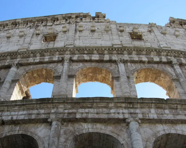 Kolezyum Mimari Pencere Kemerlerini Kapatın Roma Talya Bulunan Flavian Amfitiyatrosunu — Stok fotoğraf