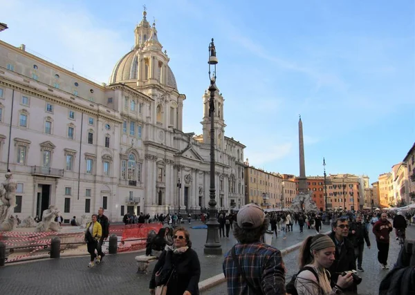 Vista Los Turistas Piazza Navona Espacio Público Abierto Roma Italia — Foto de Stock