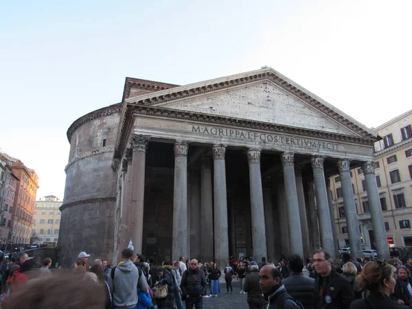 View Pantheon Rome Italy Many Tourists — Stock Photo, Image