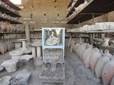 Forum tahıl ambarı ya da Pompeii, İtalya 'daki kalıntıların saklandığı bina. 