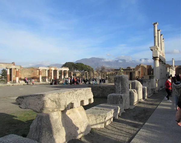 Das Forum Von Pompeji Italien Mit Vielen Unkenntlichen Touristen Die — Stockfoto