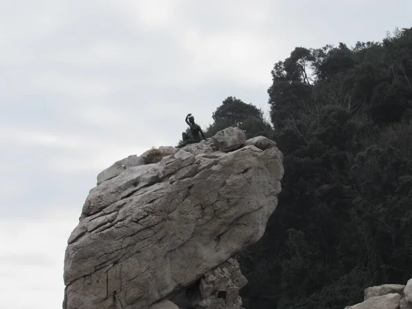 Bronze Statue Boy Waving Called Gennarino Scugnizzo Rocky Cliff Capri — Stock Photo, Image