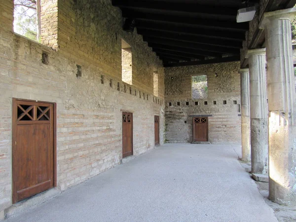 Veduta Delle Porte Della Caserma Dei Gladiatori Nel Quadriportico Del — Foto Stock