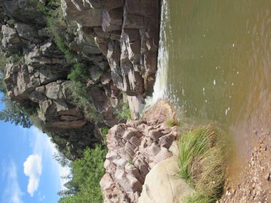 Ellison Creek manzarası Payson, Arizona 'da Water Wheel Falls yürüyüş yolunda görüldü.
