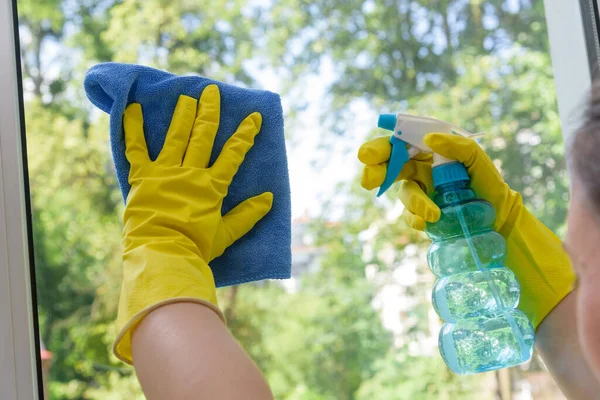 Cleaning Closed Vinyl Plastic Window Protective Glove Hand Cleaning Cloth — Stock Photo, Image