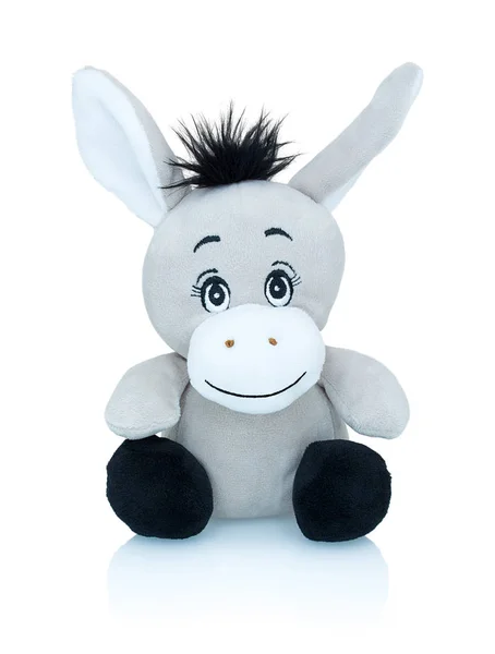 灰色的微笑的驴普卢希玩具隔离在白色背景与阴影反射 在白色的衬垫上查出的非洲野驴玩物 在白色背景上的屁股毛绒填充木偶 — 图库照片