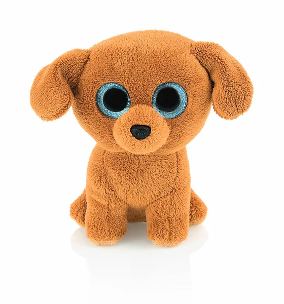 可爱的狗娃娃与蓝眼睛隔离在白色背景与阴影反射 坐在白色衬垫上的有趣的明亮的棕色狗玩具 — 图库照片