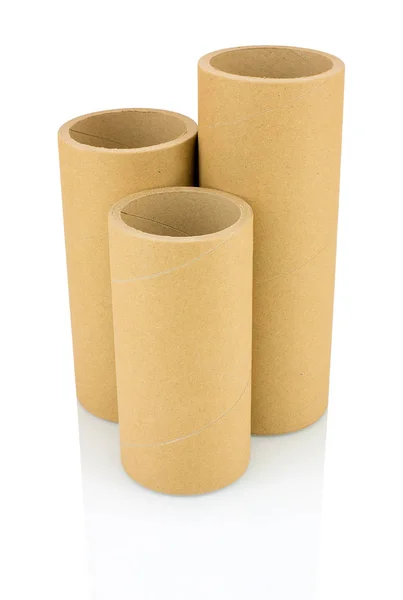 茶色の産業紙コア影反射と白い背景で隔離の束 紙コアまたは白の背景に紙管の多くは 茶色の紙ロール — ストック写真