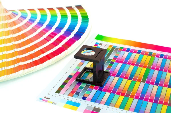 Magnifying Glass Printed Color Swatch Isolated White Color Management Printing — Stock Photo, Image