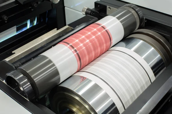 Satır içi flexography yazdırma işlemi makine tuşuna basın. Fotopolimer plaka üzerinde baskı silindir sıkışmış, substrat plaka ve mürekkep aktarmak için izlenim silindir arasında sandviç olduğunu.