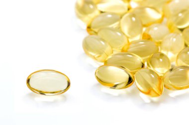 Sağlıklı vitaminler, Omega 3, izole edilmiş, beyaz bir arka planı var, boşluğu kopyala.