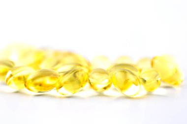 Sağlıklı vitaminler, Omega 3, izole edilmiş, beyaz bir arka planı var. Anlaşıldı.