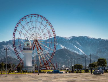 10 Ocak 2019 - dönme dolap Batum, Gürcistan'daki dağ manzaralı