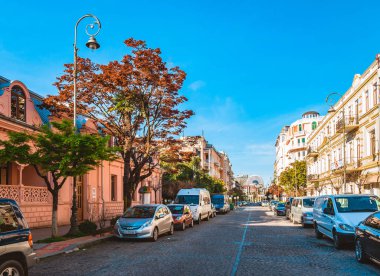 Batum, Gürcistan - 13 Nisan 2019. Sabahın erken saatlerinde turist sokak.