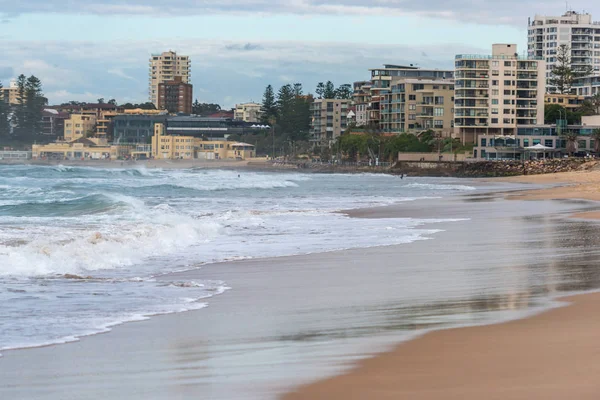 Subúrbio Cronulla Com Pitoresca Praia Primeiro Plano Sydney Austrália — Fotografia de Stock