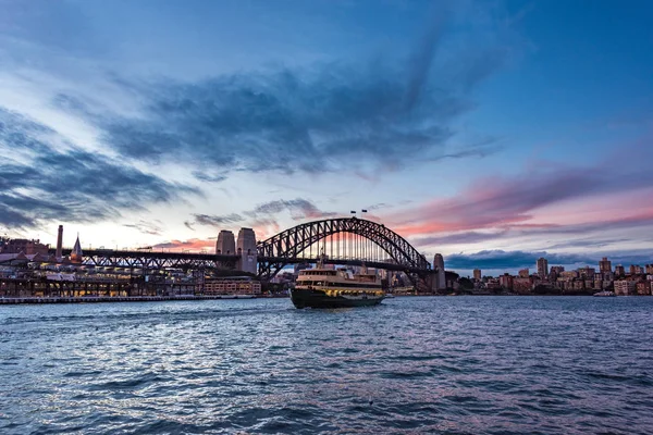 Marco Icônico Australiano Sydney Harbour Bridge Contra Pitoresco Céu Pôr — Fotografia de Stock