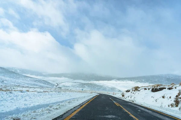 Paisaje Invernal Australiano Filamentos Cubiertos Nieve Carretera Cubierta Hielo Montañas — Foto de Stock