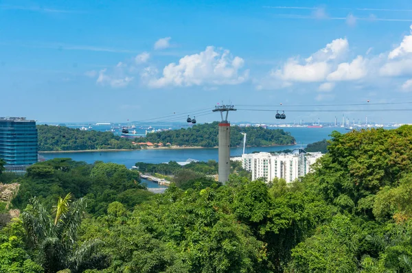 Singapur cityscape Sentosa Adası güneşli Körfezi üzerinden funiculair ile