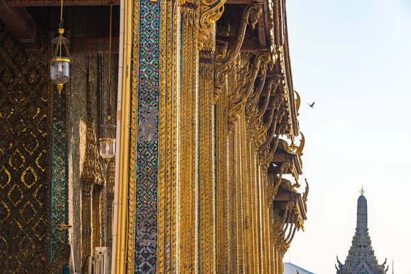 Arany mozaikokkal díszített oszlopok — Stock Fotó