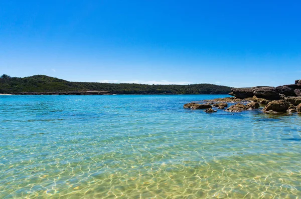 ターコイズ ブルーの澄んだ水とトロピカルなラグーン ビーチ休暇 自然の背景 ターゲットのビーチ オーストラリア — ストック写真