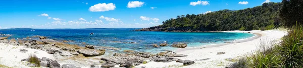 Krásné Tropické Krajiny Panorama Písčitou Pláží Laguny Tyrkysově Modrou Vodou — Stock fotografie