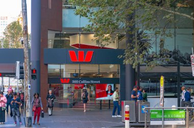 Melbourne, Avustralya - 4 Nisan 2017: Melbourne Cbd'de 303 Collins caddesinde Westpac banka şubesi