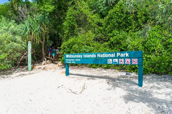 Letrero de información en Whitsunday Islands National Park — Foto de Stock