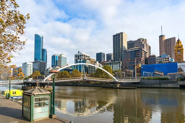 Melbourne Australia Kwietnia 2017 Most Dla Pieszych Evan Walker Gród — Zdjęcie stockowe