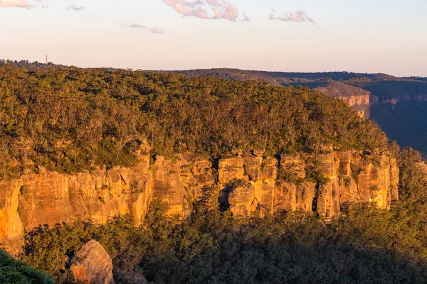 Pôr do sol na paisagem montanhas — Fotografia de Stock