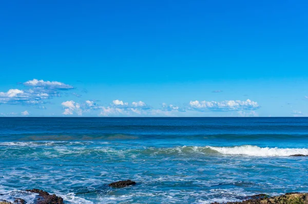 Морський пейзаж океану в сонячний день — стокове фото