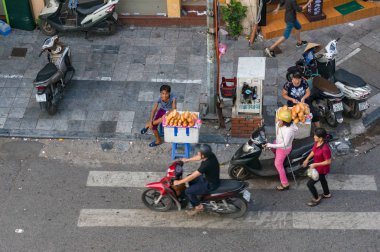 Hanoi sidestreet ekmek ekmek satan Sokak gıda satıcıları
