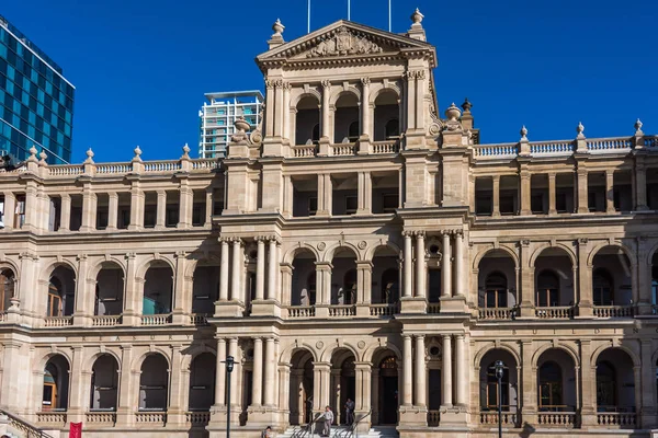 Treasury casino en Hotel gebouw op zonnige dag — Stockfoto