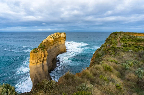 Monumento natural Razorback roca a lo largo de la costa en Australia —  Fotos de Stock