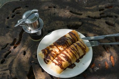 Krep ve Vietnam tarzı kahve kahvaltısında en iyi manzara