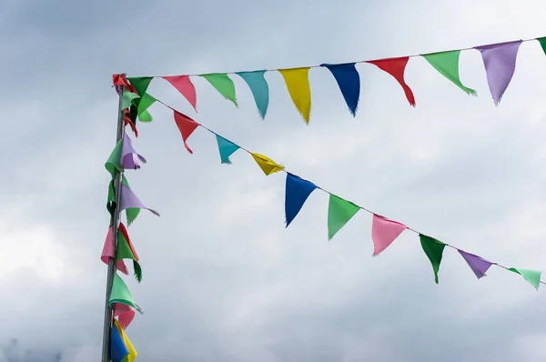 Kleurrijke string wimpel vlaggen — Stockfoto