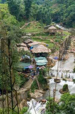 Nehir, dere ve ile Cat Cat etnik köy yukarıdan görünümü 