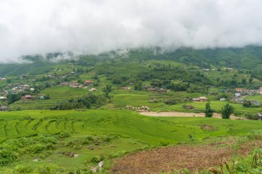 Köyleri ve pirinç terasları ile Vietnam kırsal manzara