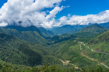 Cennet Kapısı dağ vadisi