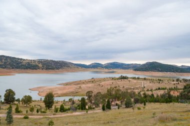 Göl ile Avustralya taşra manzara
