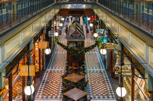 Adelaide Arcade interior com decorações de Natal — Fotografia de Stock