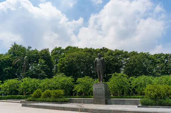 Russisch communistisch leider standbeeld van Lenin — Stockfoto