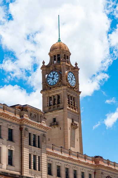 Klokkentoren van het historische centraal station in Sydney CBD — Stockfoto