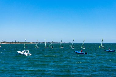 Yelkenli yatlar ile yelken yarışması ina row