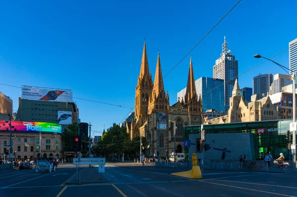 Paisaje urbano de Melbourne con Catedral de St Pauls — Foto de Stock