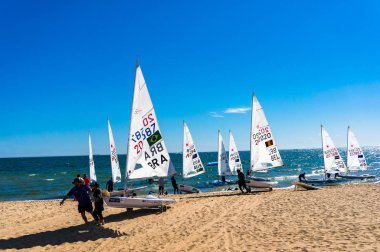 St Kilda rekabet sonrası sporcular bakım yelkenli tekneler olmak