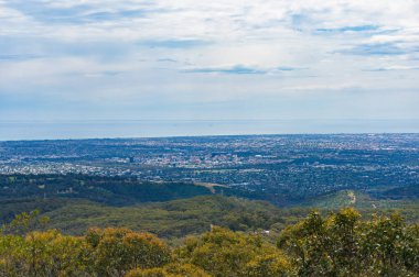 Adelaide şehrinin panoramik havadan görünümü