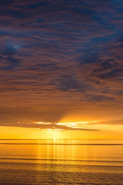 Espetacular pôr do sol natureza fundo — Fotografia de Stock