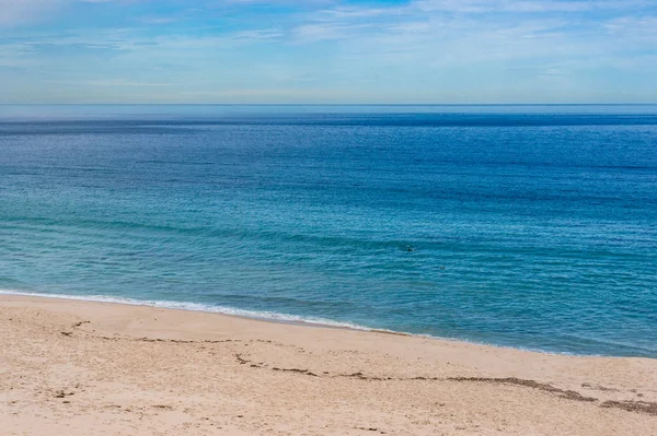 Vista aérea da praia do oceano com areia — Fotografia de Stock