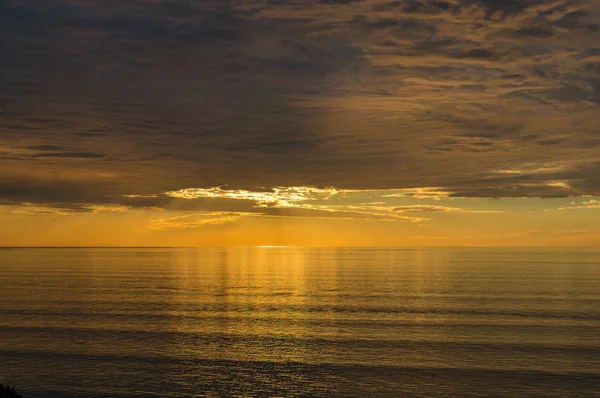 Espectacular puesta de sol del paisaje marino — Foto de Stock