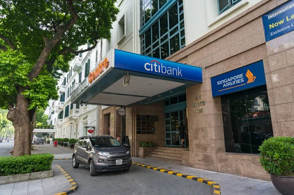 Teken en logo van Citibank in Hanoi, Vietnam. Citibank is een belangrijke — Stockfoto